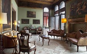 Palazzetto Pisani Grand Canal